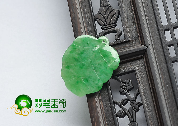 糯冰种翠色缅甸翡翠A货叶子挂件