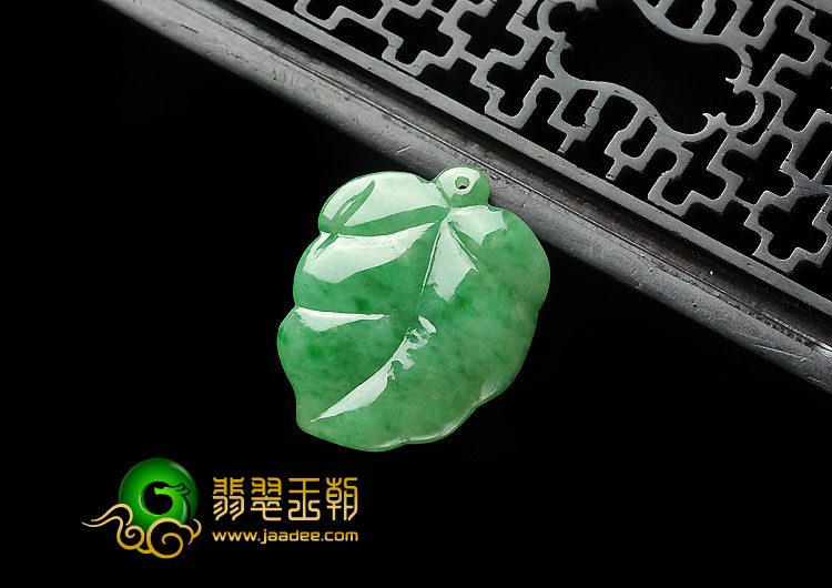 糯冰种翠色缅甸翡翠A货叶子挂件