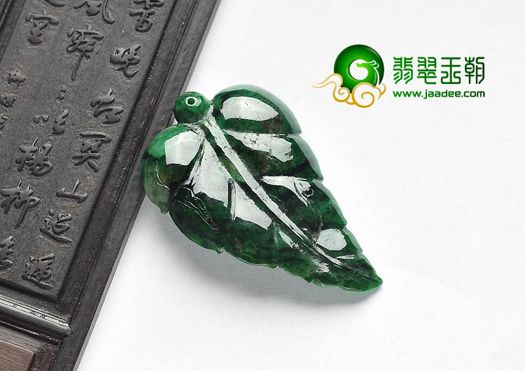 糯冰种癣加绿缅甸翡翠A货一夜成龙挂件