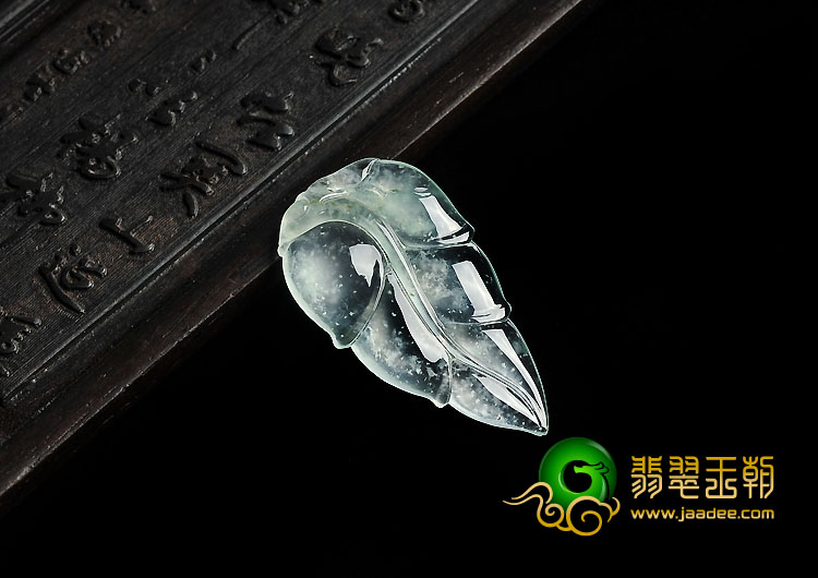 玻璃种略飘花缅甸翡翠A货叶子挂件