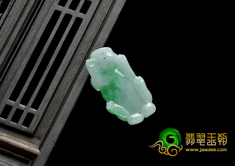 糯冰种翠色缅甸翡翠A货貔貅挂件