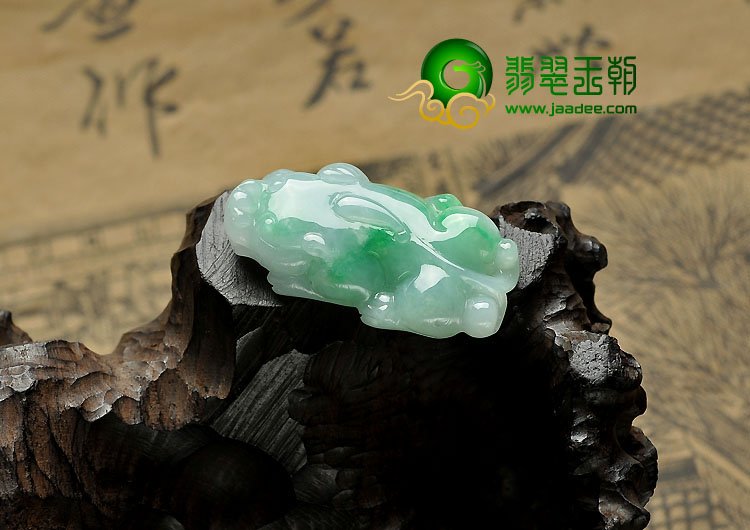 糯冰种翠色缅甸翡翠A货貔貅挂件