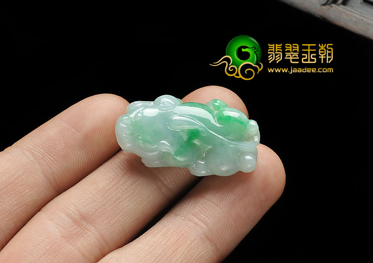 糯冰种翠色缅甸翡翠A货貔貅挂件