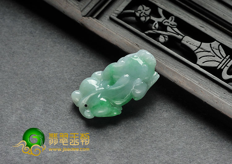糯冰种翠色缅甸翡翠A货貔貅挂件