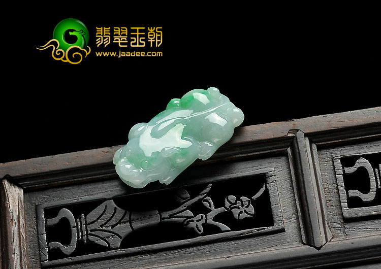 糯冰种翠色缅甸翡翠A货貔貅挂件