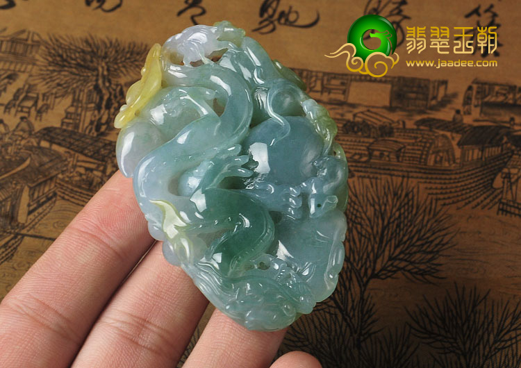 冰种三彩缅甸翡翠A货飞龙挂件