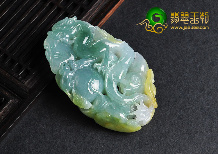 冰种三彩缅甸翡翠A货飞龙挂件