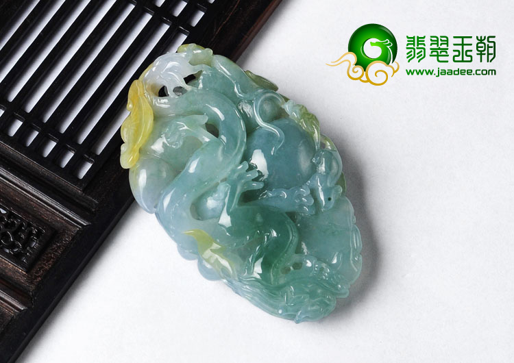 冰种三彩缅甸翡翠A货飞龙挂件