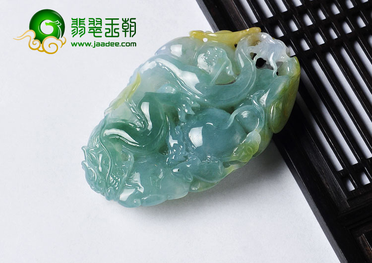 冰种三彩缅甸翡翠A货飞龙挂件