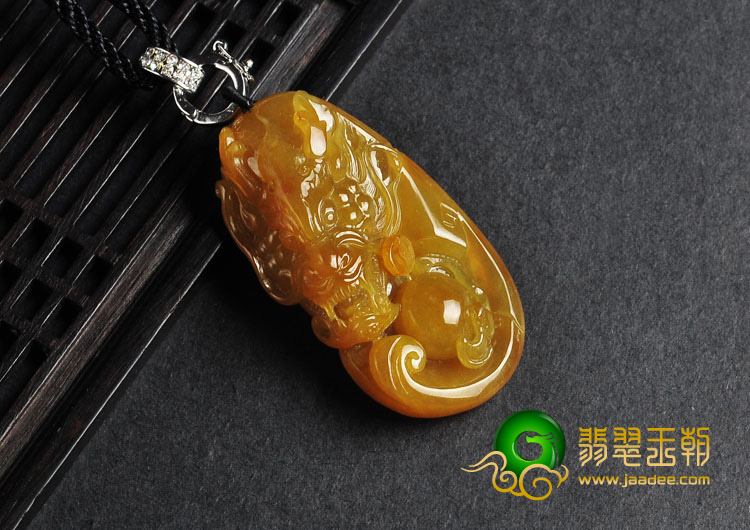冰种黄翡缅甸翡翠A货龙头挂件