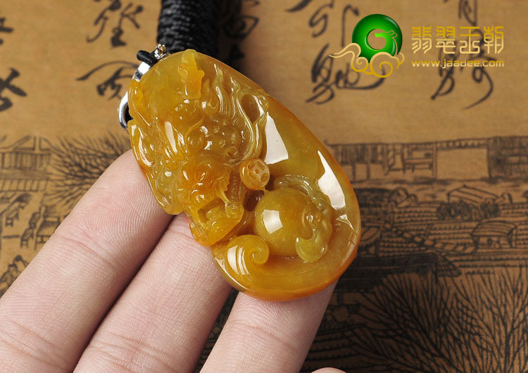 冰种黄翡缅甸翡翠A货龙头挂件