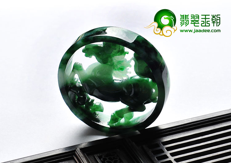 糯冰种癣加绿缅甸翡翠A货马到成功挂件