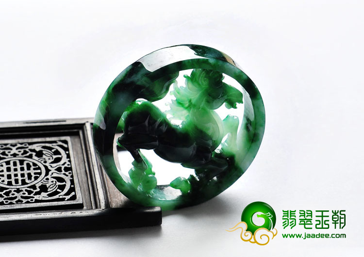 糯冰种癣加绿缅甸翡翠A货马到成功挂件