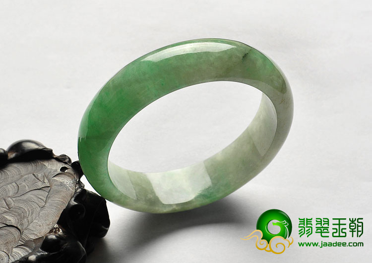 feicui糯冰种翠色缅甸翡翠A货手镯（59.2mm）