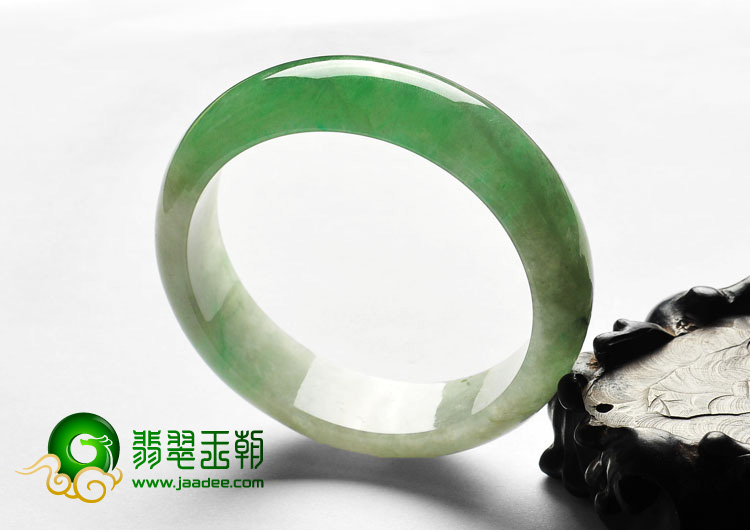 feicui糯冰种翠色缅甸翡翠A货手镯（59.2mm）