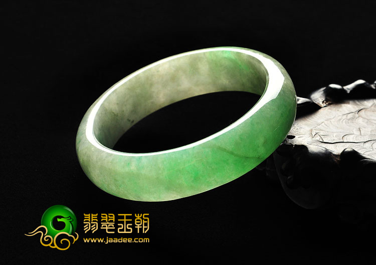 feicui糯冰种翠色缅甸翡翠A货手镯（59.2mm）