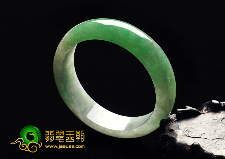feicui糯冰种翠色缅甸翡翠A货手镯（59.2mm）