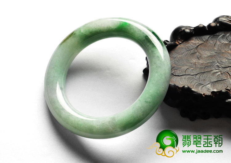 糯冰种飘翠缅甸翡翠A货圆条手镯（58.2mm）