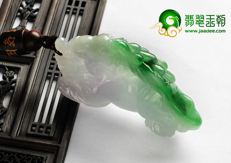 糯冰种春带彩缅甸翡翠A货貔貅手玩件