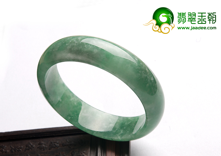 糯冰种翠色缅甸翡翠A货手镯（58mm）
