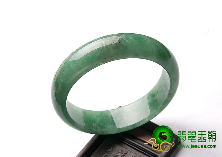 糯冰种翠色缅甸翡翠A货手镯（58mm）