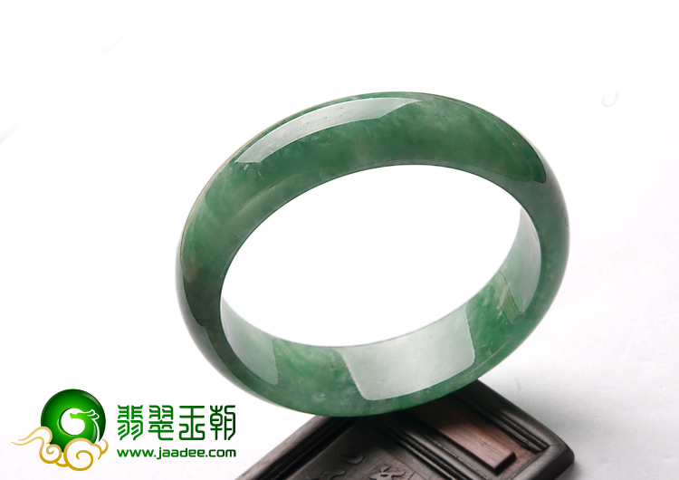 糯冰种翠色缅甸翡翠A货手镯（58mm）