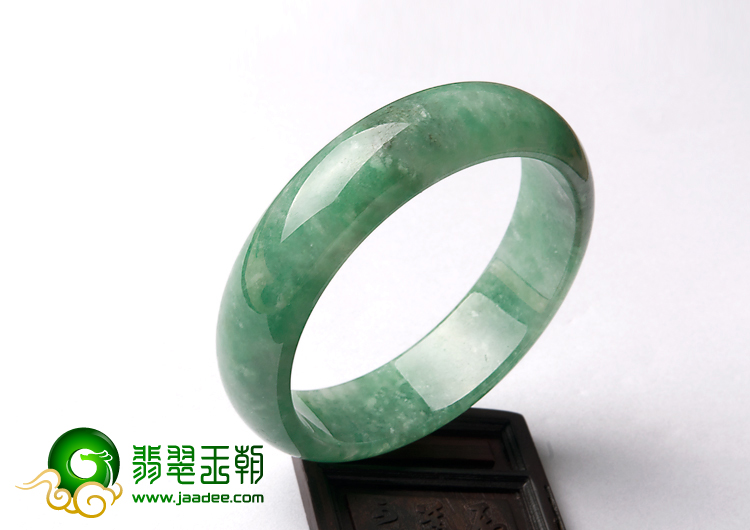 糯冰种翠色缅甸翡翠A货手镯（58mm）