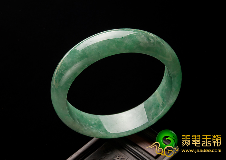 糯冰种翠色缅甸翡翠A货手镯（58mm）