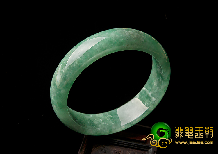 糯冰种翠色缅甸翡翠A货手镯（58mm）