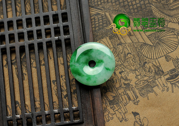 糯冰种阳绿缅甸翡翠A货平安扣挂件