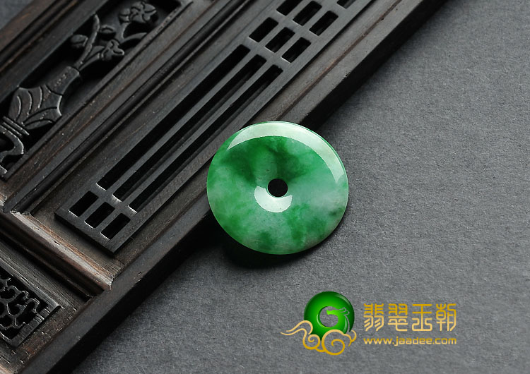 糯冰种阳绿缅甸翡翠A货平安扣挂件