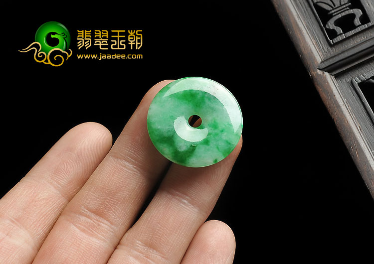 糯冰种阳绿缅甸翡翠A货平安扣挂件