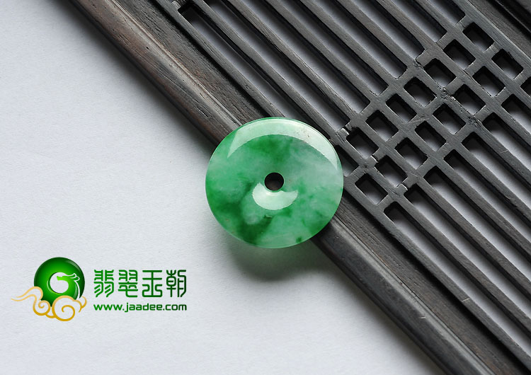 糯冰种阳绿缅甸翡翠A货平安扣挂件