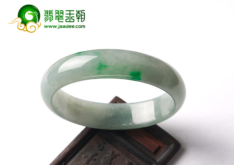 糯冰种飘翠缅甸翡翠A货贵妃镯（57.5-50mm）