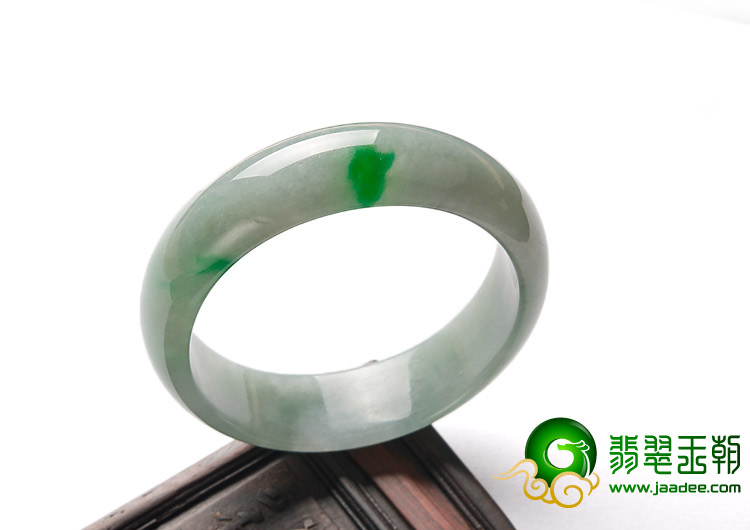 糯冰种飘翠缅甸翡翠A货贵妃镯（57.5-50mm）