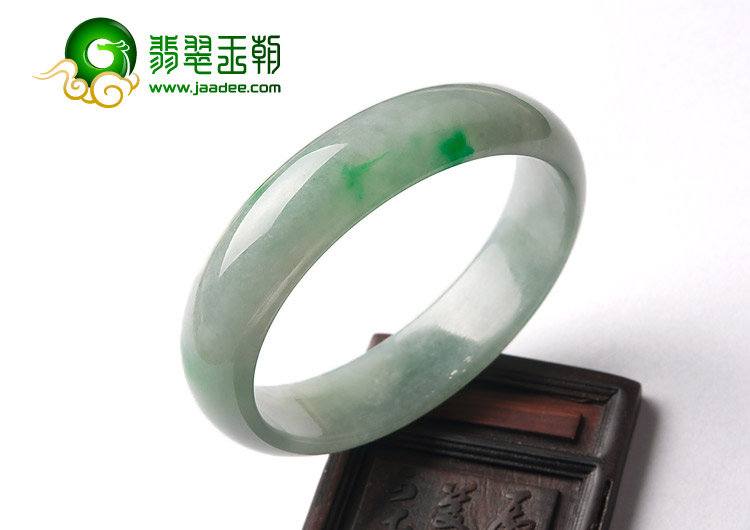 糯冰种飘翠缅甸翡翠A货贵妃镯（57.5-50mm）