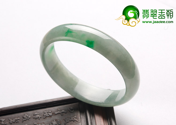 糯冰种飘翠缅甸翡翠A货贵妃镯（57.5-50mm）