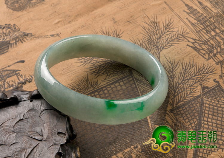 糯冰种飘翠缅甸翡翠A货贵妃镯（57.5-50mm）