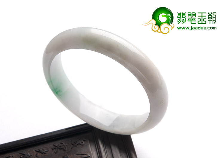 糯冰种飘翠缅甸翡翠A货手镯（55.8mm）