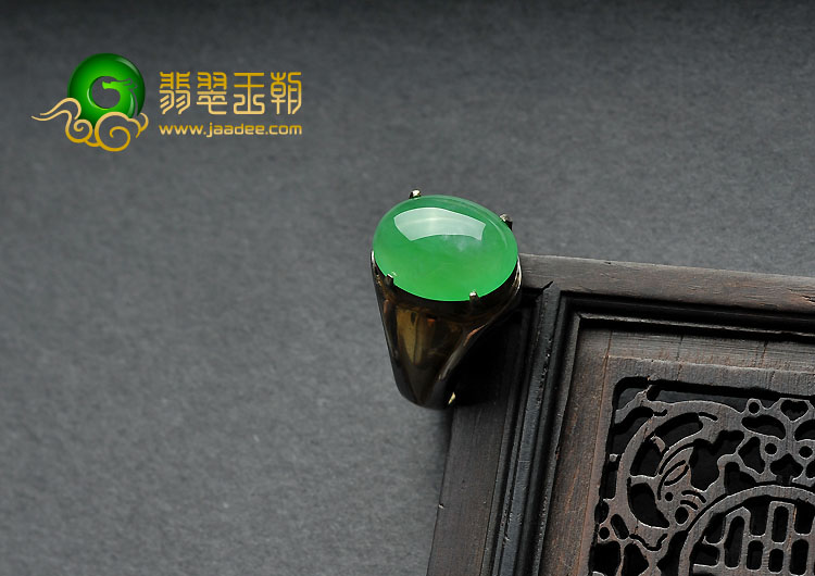 冰种阳绿缅甸翡翠A货戒面