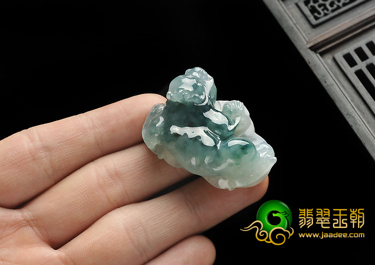 冰种飘花缅甸翡翠A货貔貅挂件