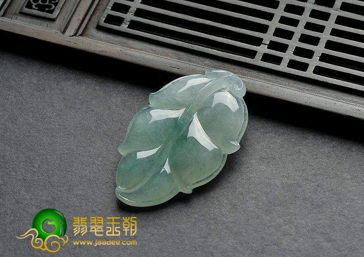冰种飘翠缅甸翡翠A货叶子挂件