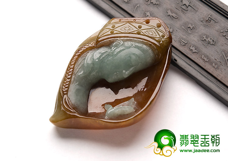 冰种褐红翡缅甸翡翠A货玉兰夫人挂件