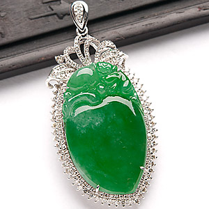 冰种阳绿缅甸翡翠A货镶白金寿桃胸坠（真钻）