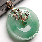 糯冰种翠色缅甸翡翠A货镶金平安扣胸坠（真钻）