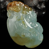 冰种褐黄翡缅甸翡翠A货灵猴献寿挂件