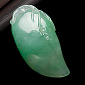 冰种淡绿缅甸翡翠A货福瓜挂件