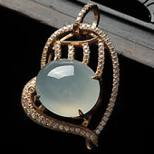 冰种晴水缅甸翡翠A货镶白金胸坠（水钻）