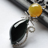 冰种墨翠黄翡缅甸翡翠A货镶银小猫胸坠（真钻）