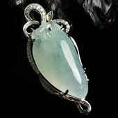 冰种晴水缅甸翡翠A货镶银福瓜胸坠（水钻）
